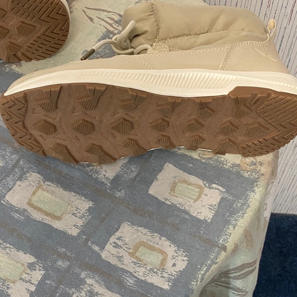 Women Winter Eddie Bauer Beige Winter Boots Size,9M Comfortable Soft - Picture 8 of 10